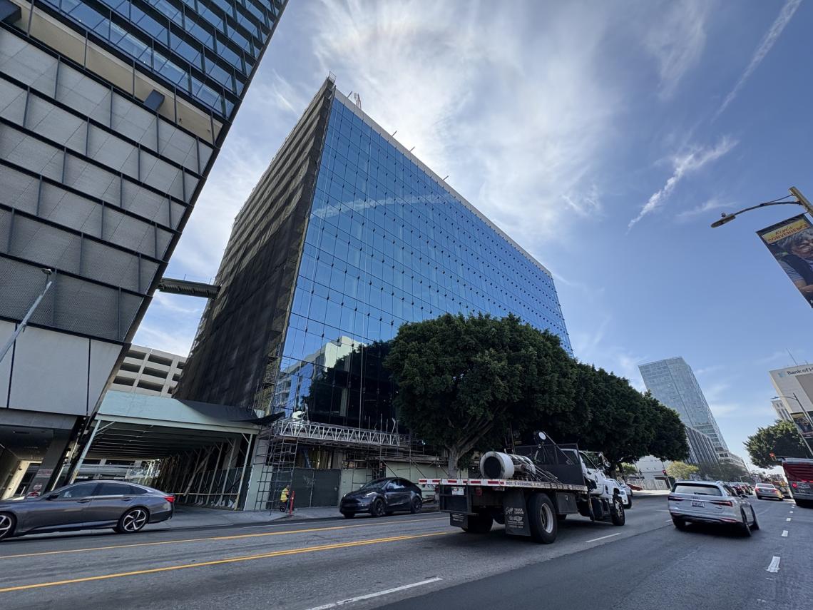 建物 RoadWalker L.A. County office building adds glass exterior at 550 S. Vermont